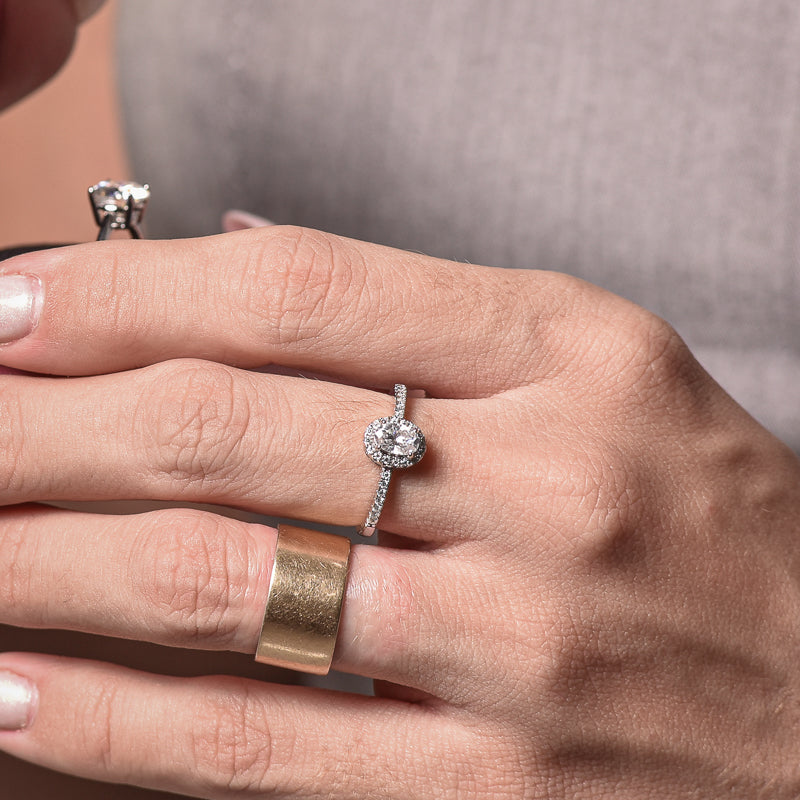 Anel Oval Moissanite