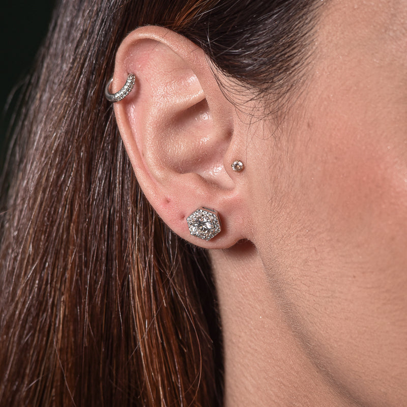 Brinco ponto de luz hexagonal MOISSANITE